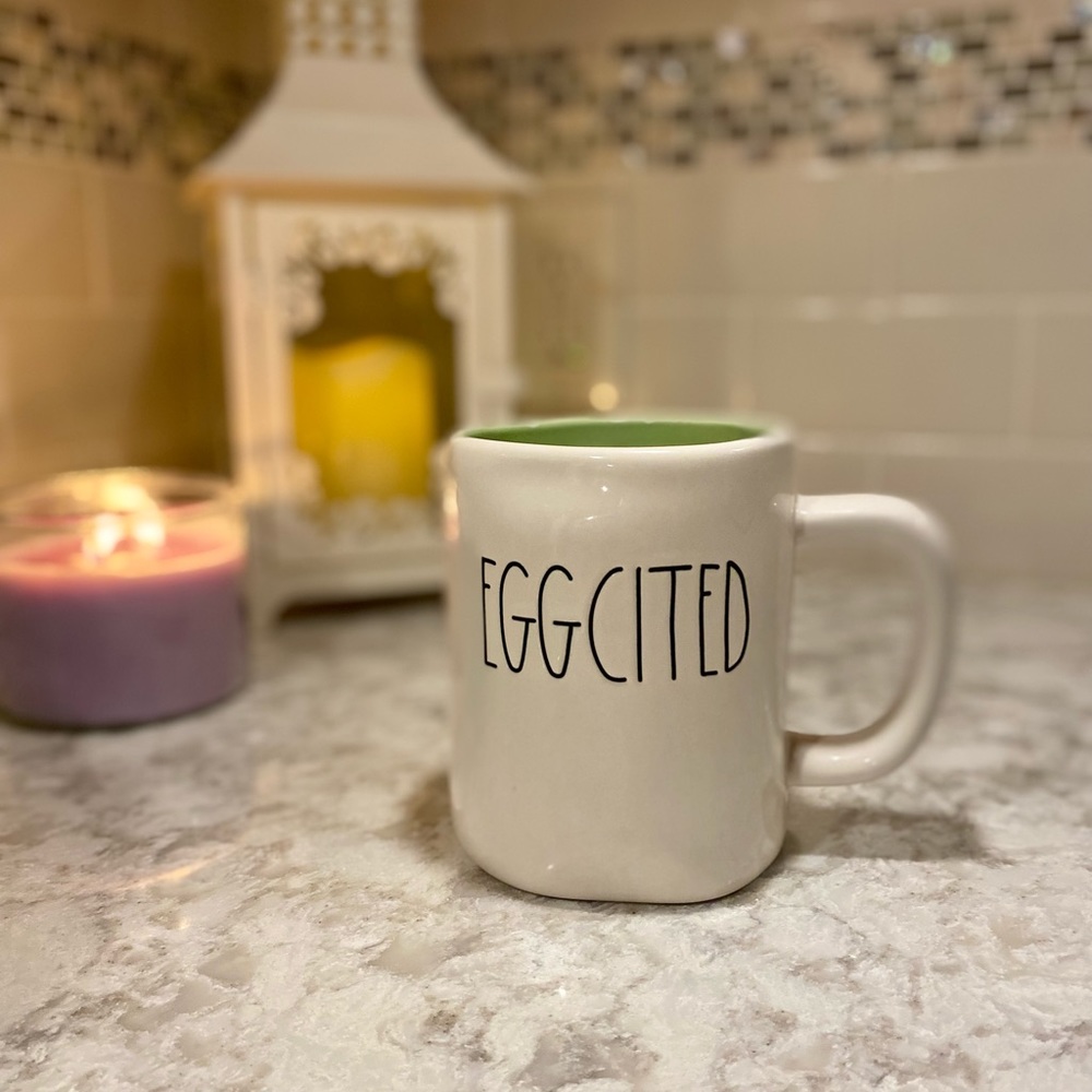 🌸 Rae Dunn EGGCITED Mug 🌸
